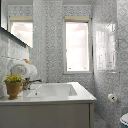 Holiba, Breixo , Piso Retro, Amplio, A Un Minuto De La Playa, Baiona, Galicia Apartmán
